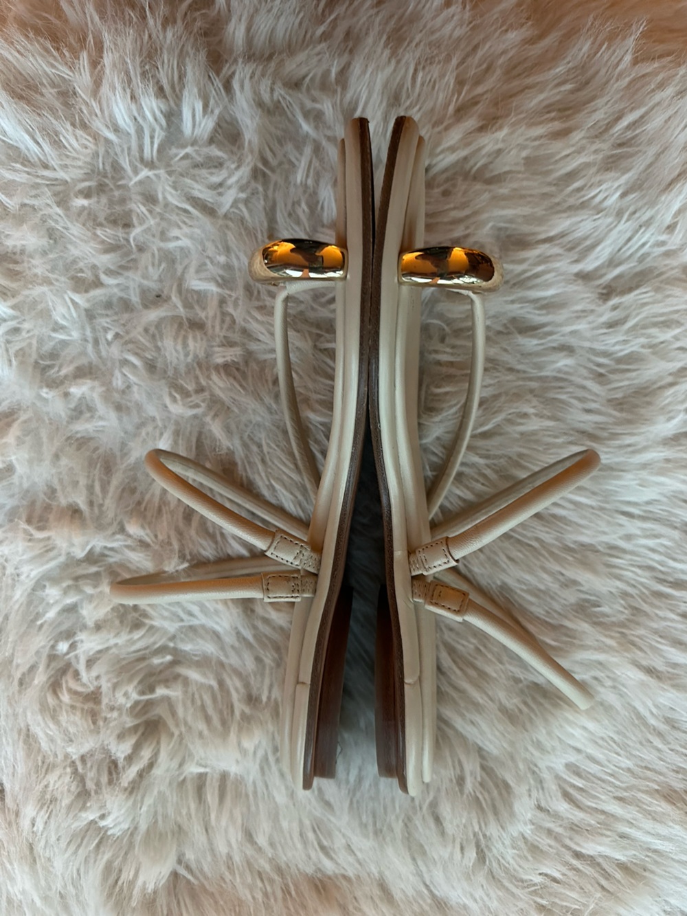 Vince Lucila Nude Leather Toe-Ring Sandal with Gold Accent - Picture 9 of 12